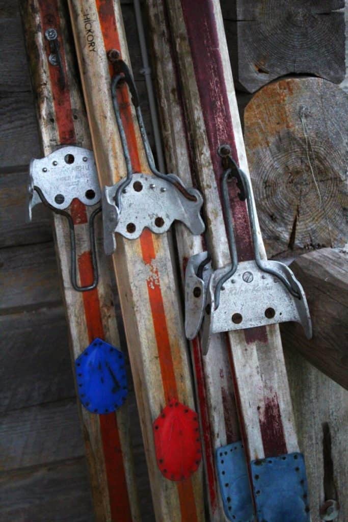 Old fashioned ski bindings